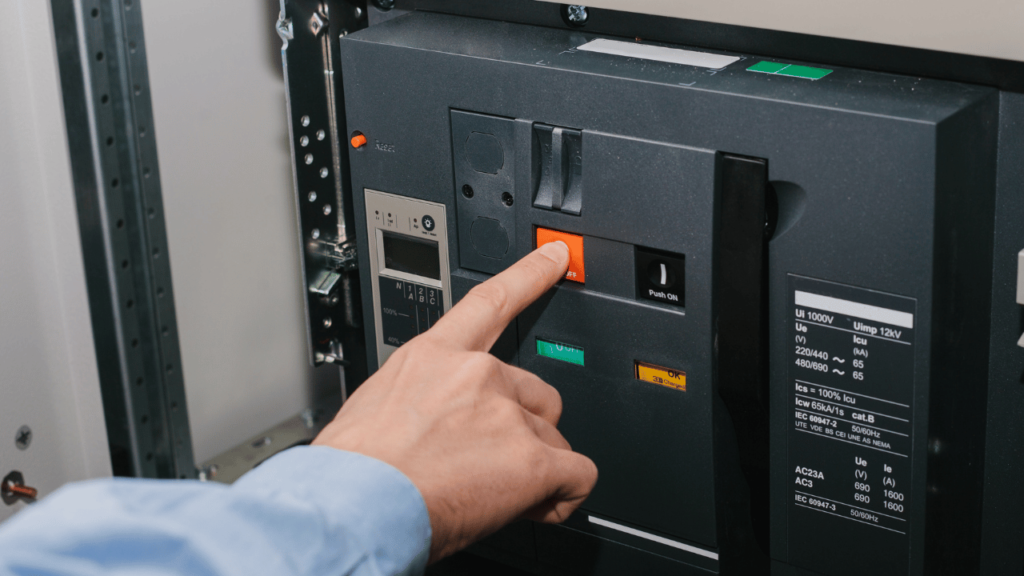 Khám Phá Aptomat Là Gì và Các Thông Số Tiêu Chuẩn Cần Biết Aptomat Là Gì